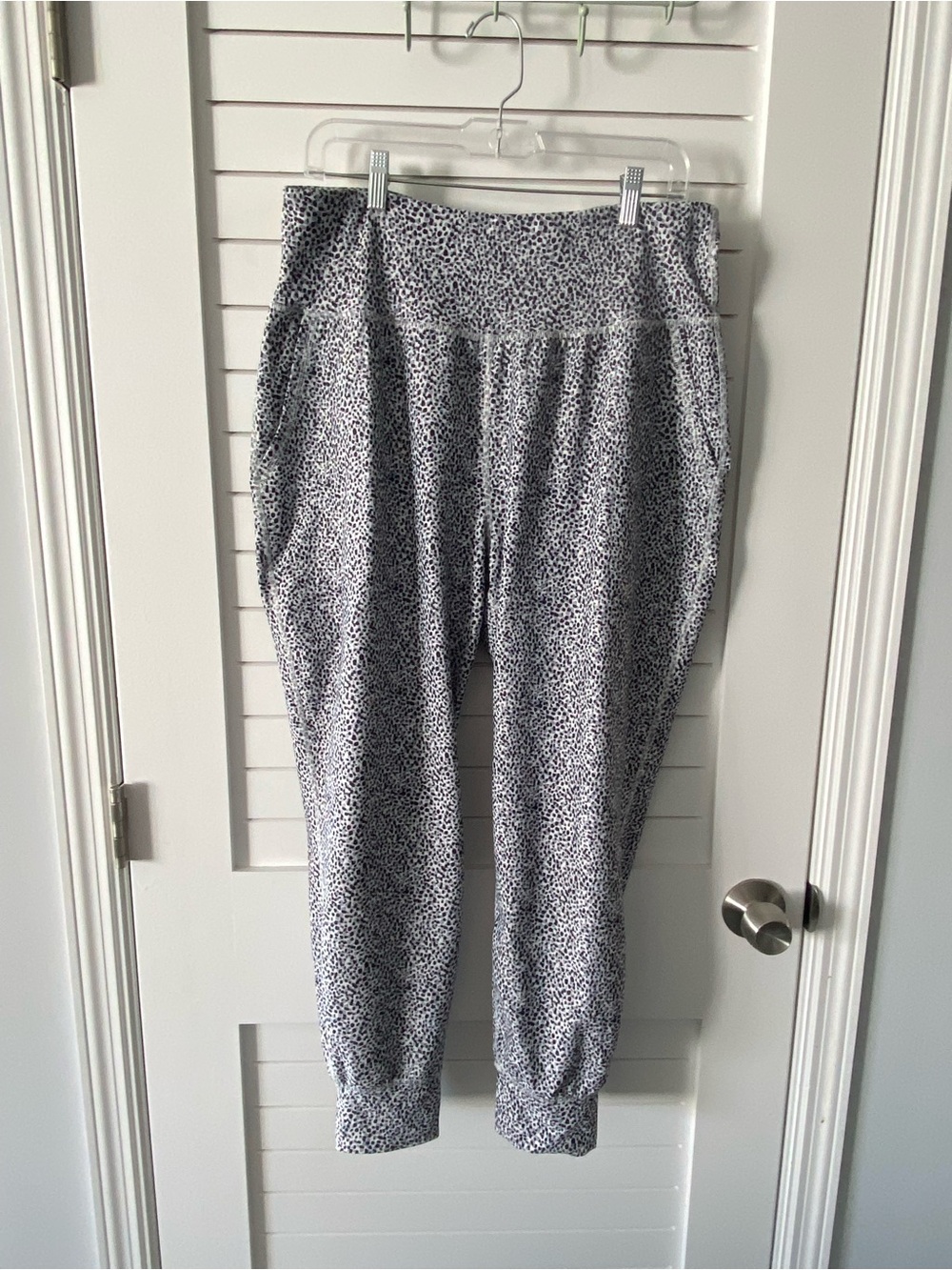 Old Navy Active Powersoft High Rise Go-Dry Snow Leopard Jogger Pants Size XL